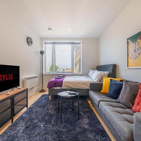 Cozy Apartments - Free Wifi And Parking Onsite Feltham Exterior foto