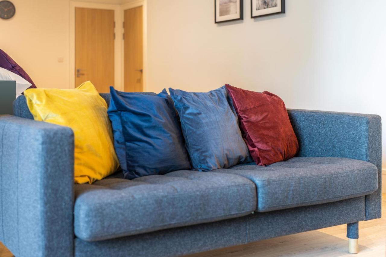 Cozy Apartments - Free Wifi And Parking Onsite Feltham Exterior foto