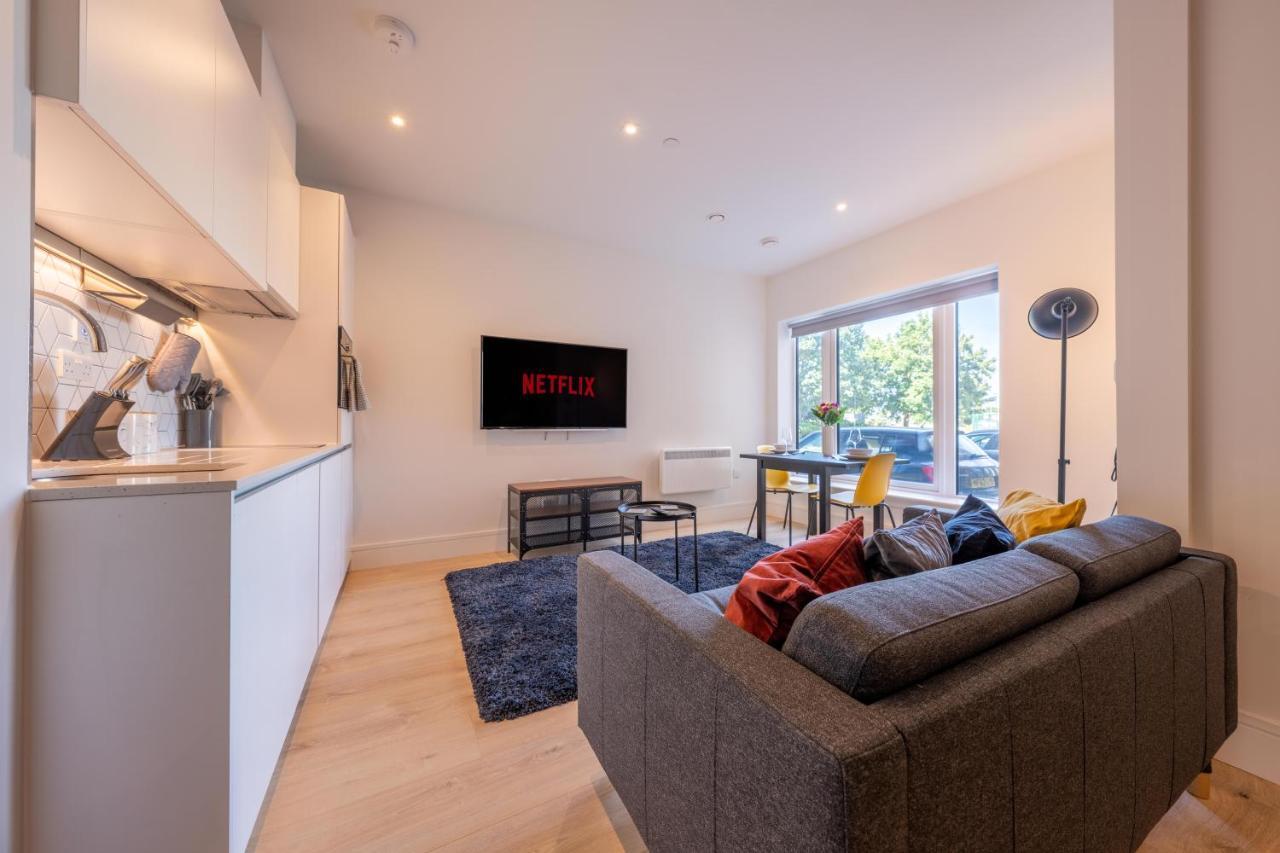 Cozy Apartments - Free Wifi And Parking Onsite Feltham Exterior foto