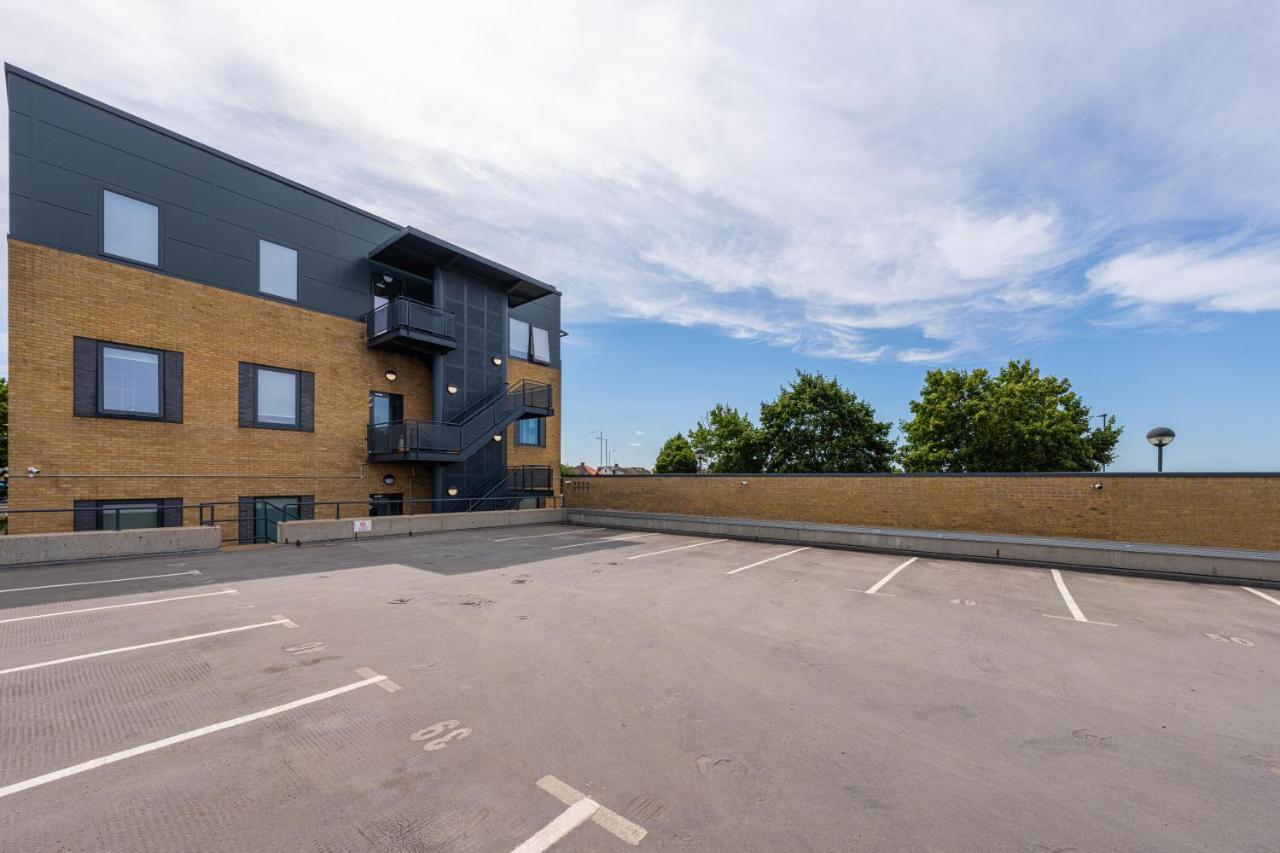 Cozy Apartments - Free Wifi And Parking Onsite Feltham Exterior foto